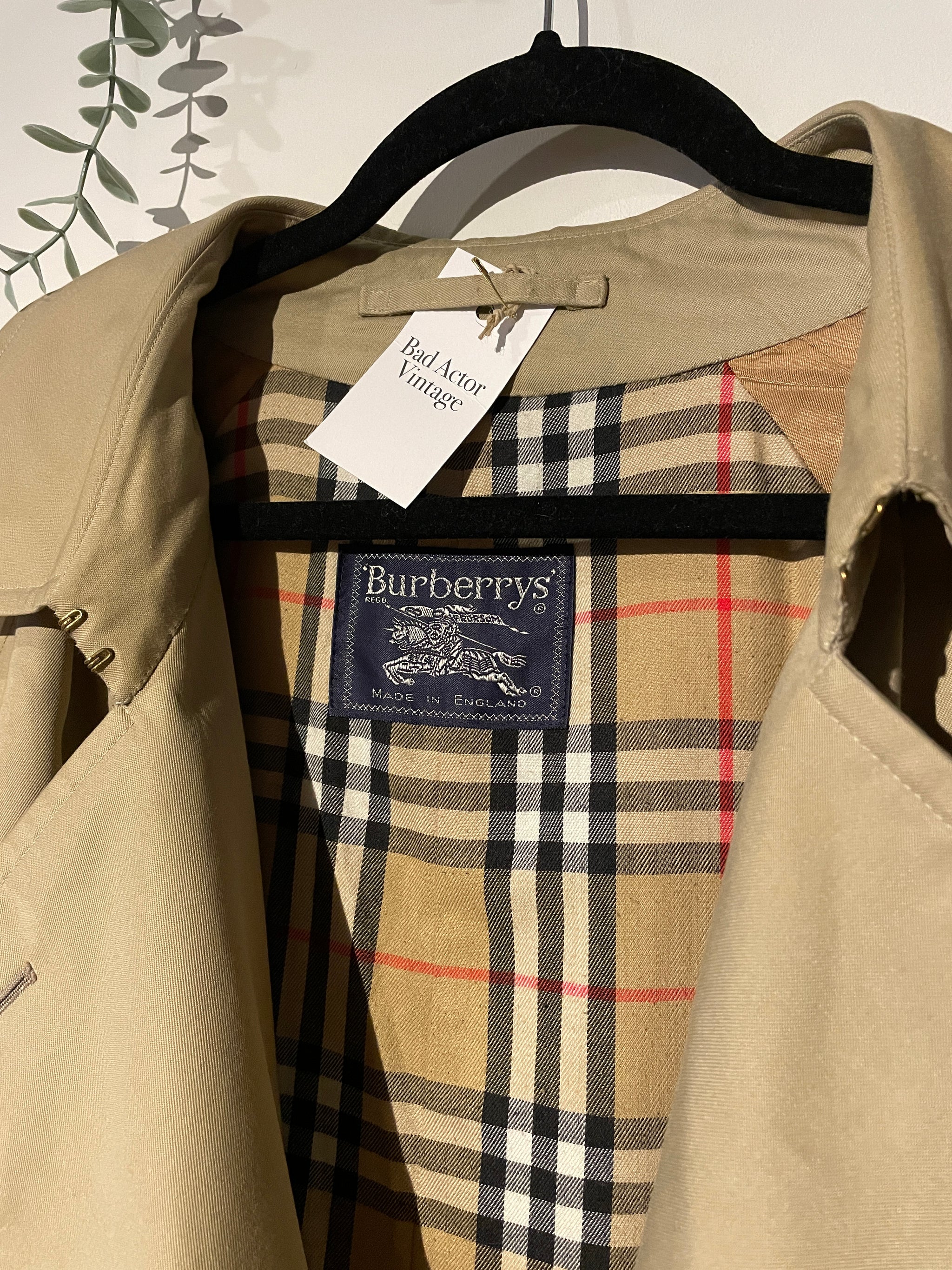 Burberrys Classic Long Vintage Trench Coat – Bad Actor